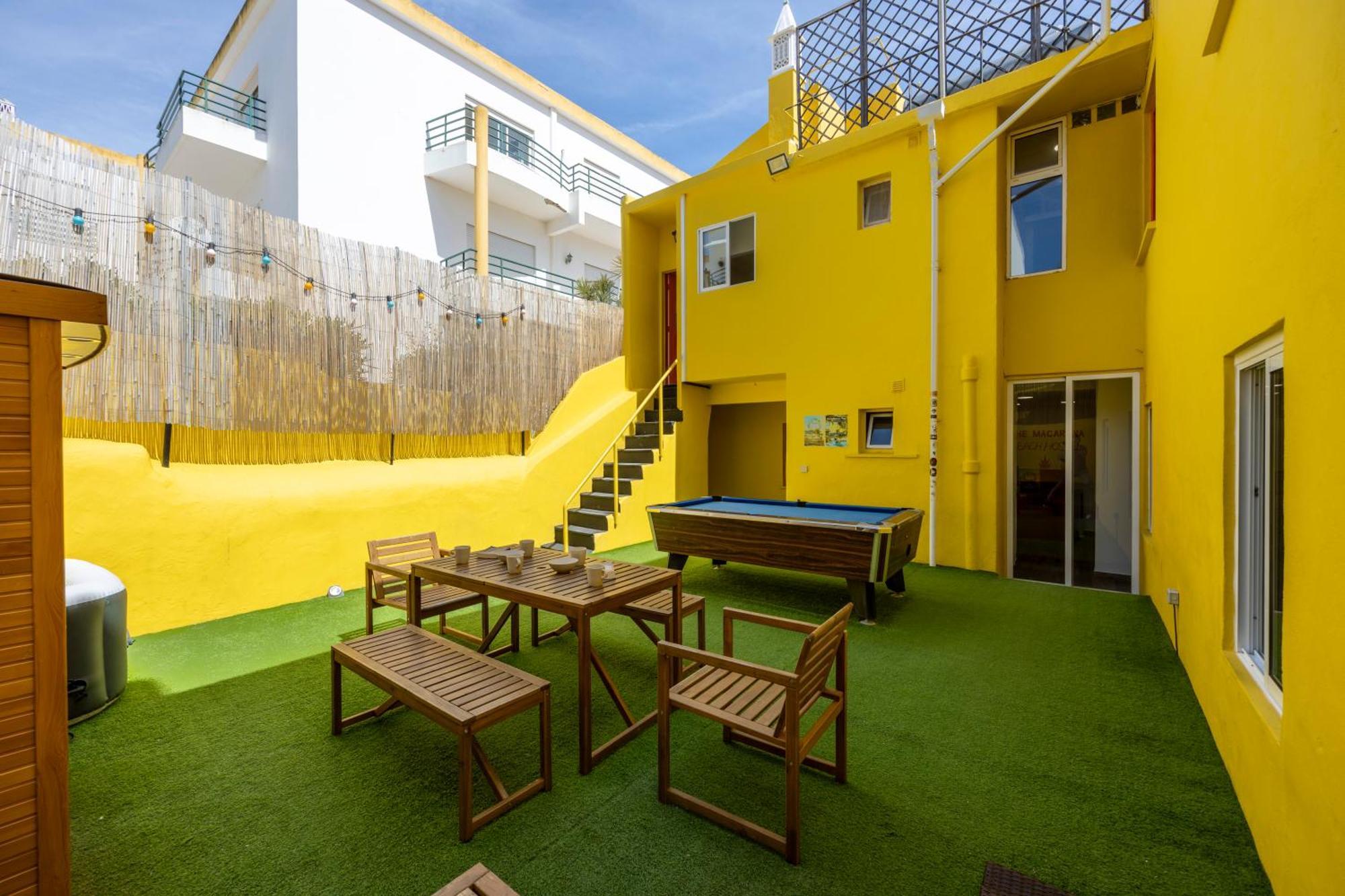 The Macarena Beach Hostel Lagos Exterior foto